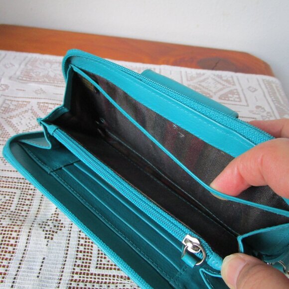 Turquise blue leather wallet, multiple sections, RFID blocking. New condition - Picture 5 of 13
